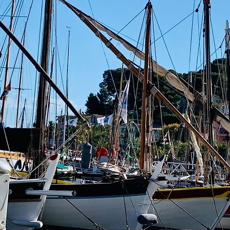 Les Toits De Sanary Et La Mer Exterior foto