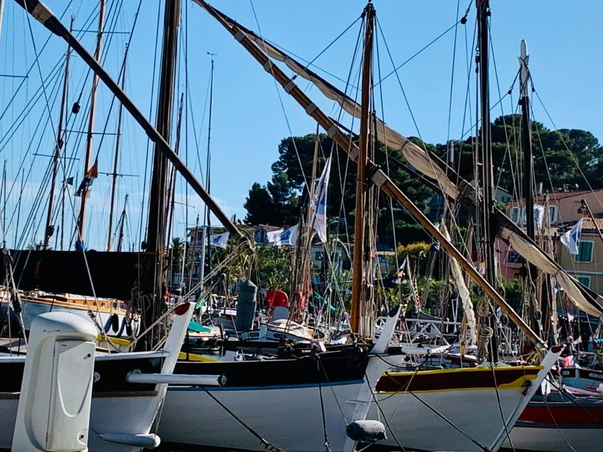 Les Toits De Sanary Et La Mer Exterior foto